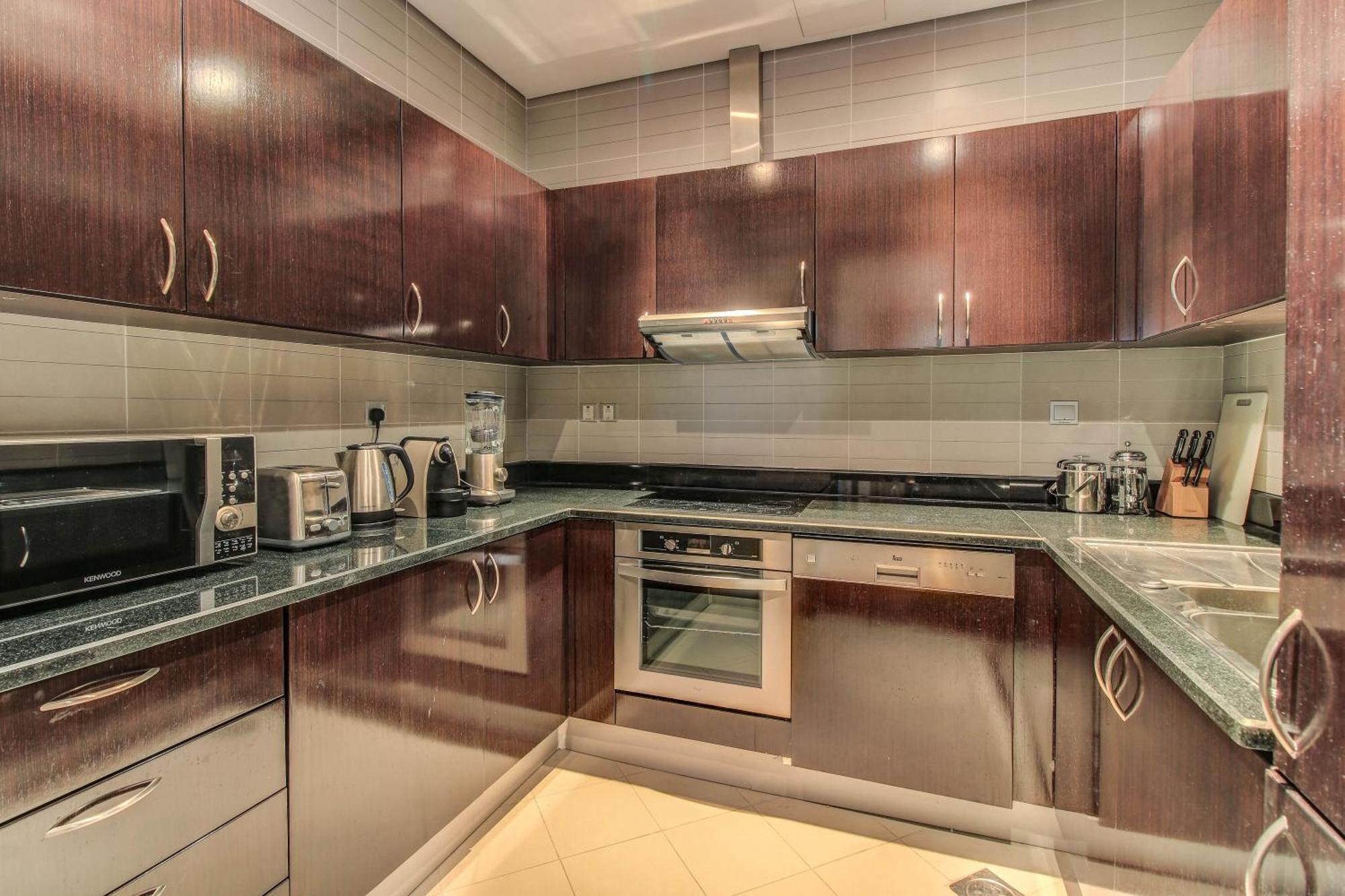Luxe Getaways Royal Amwaj Palm Jumeirah Resort Apartment Holiday Home Дубай Екстериор снимка