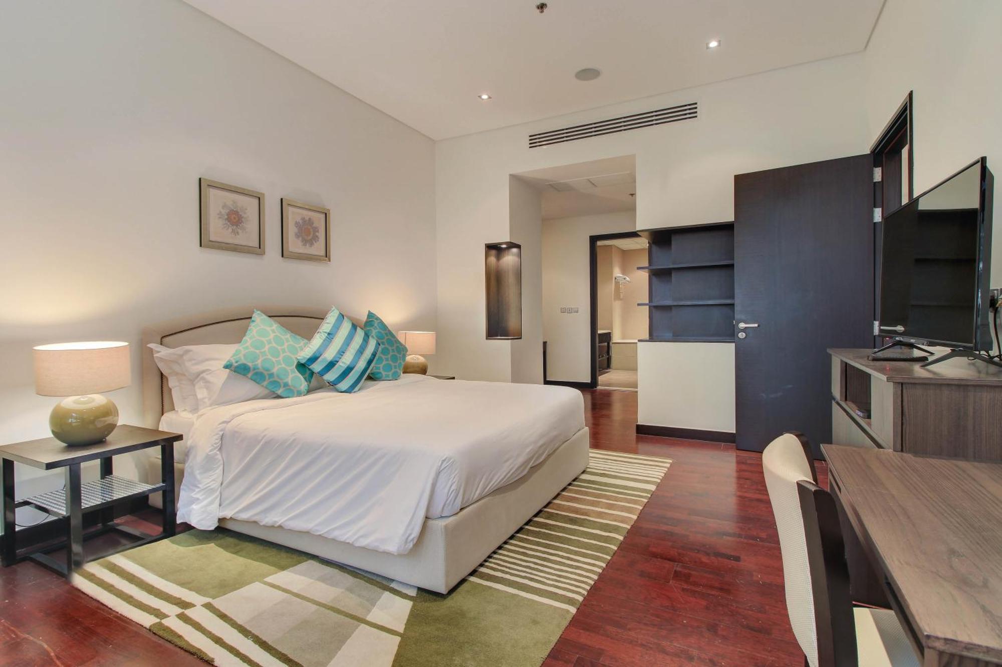 Luxe Getaways Royal Amwaj Palm Jumeirah Resort Apartment Holiday Home Дубай Екстериор снимка