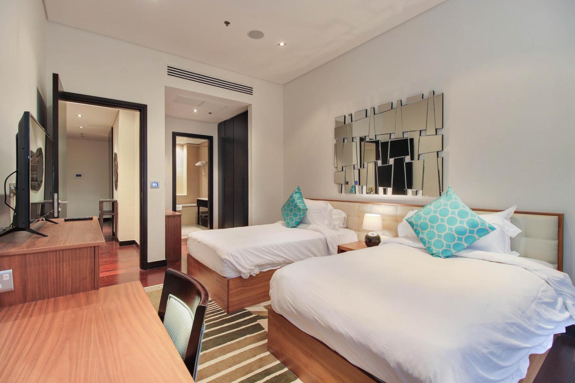 Luxe Getaways Royal Amwaj Palm Jumeirah Resort Apartment Holiday Home Дубай Екстериор снимка