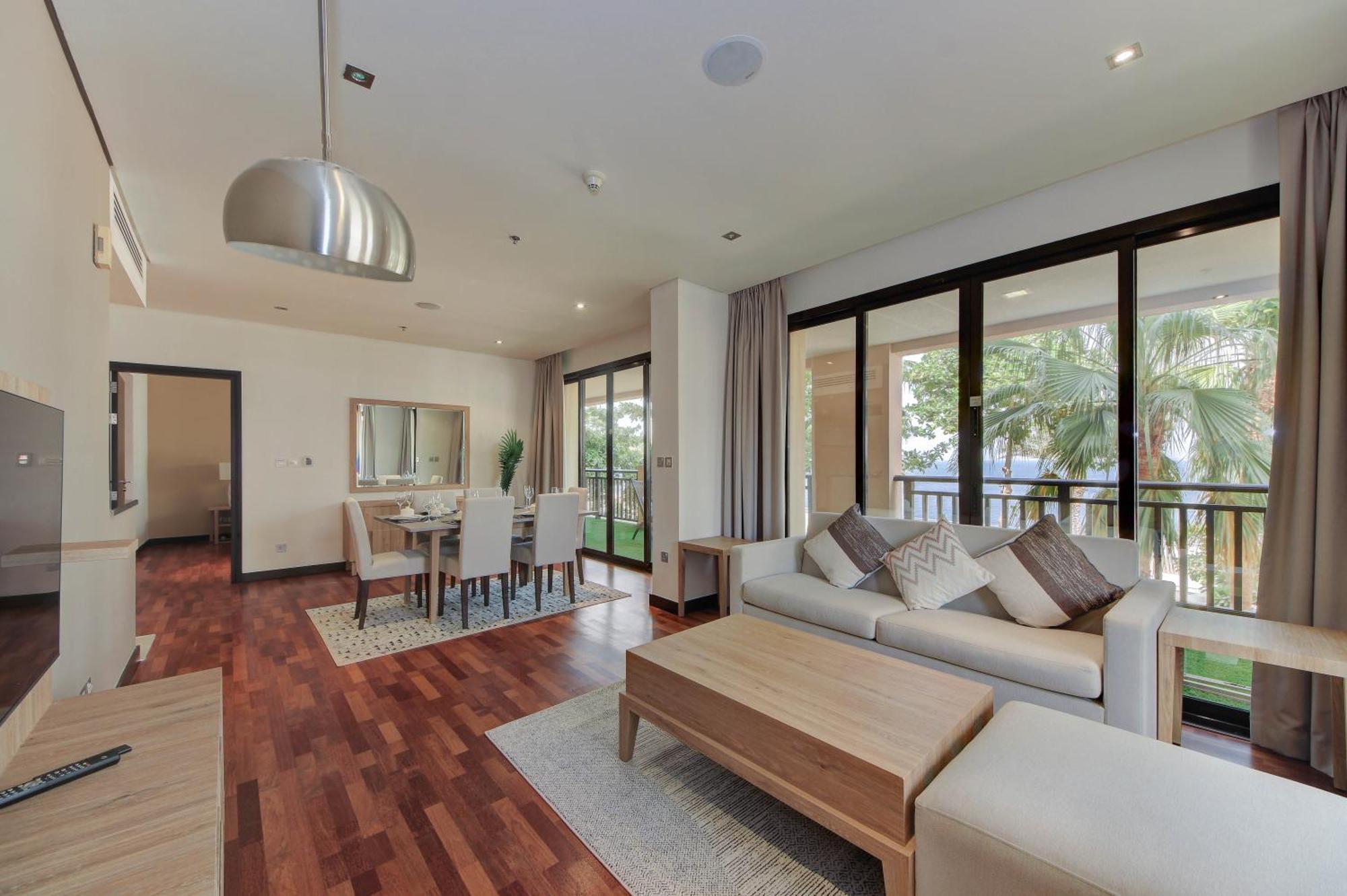 Luxe Getaways Royal Amwaj Palm Jumeirah Resort Apartment Holiday Home Дубай Екстериор снимка