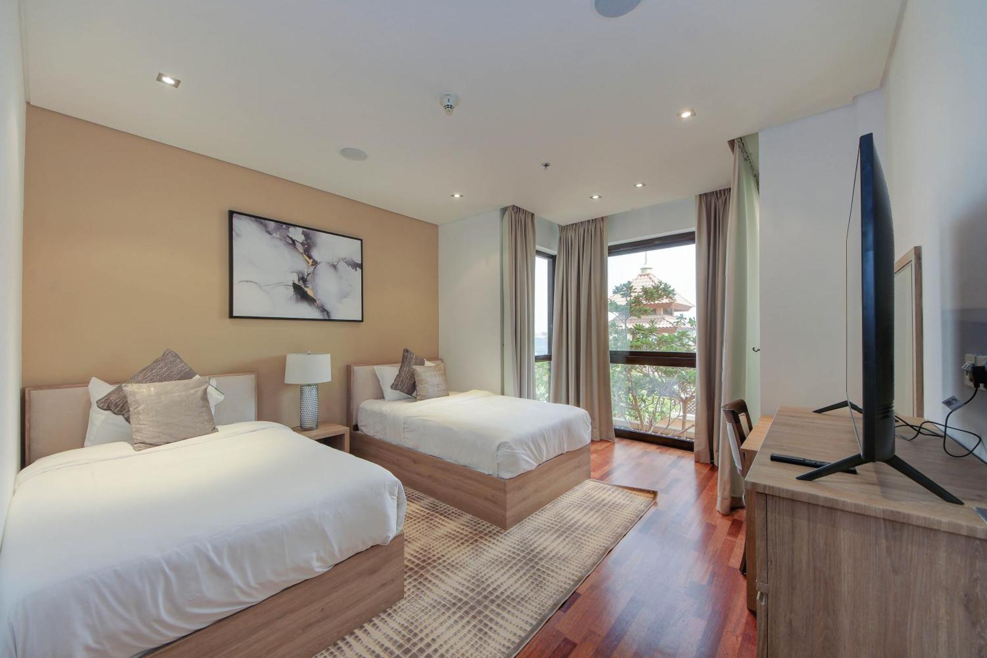 Luxe Getaways Royal Amwaj Palm Jumeirah Resort Apartment Holiday Home Дубай Екстериор снимка