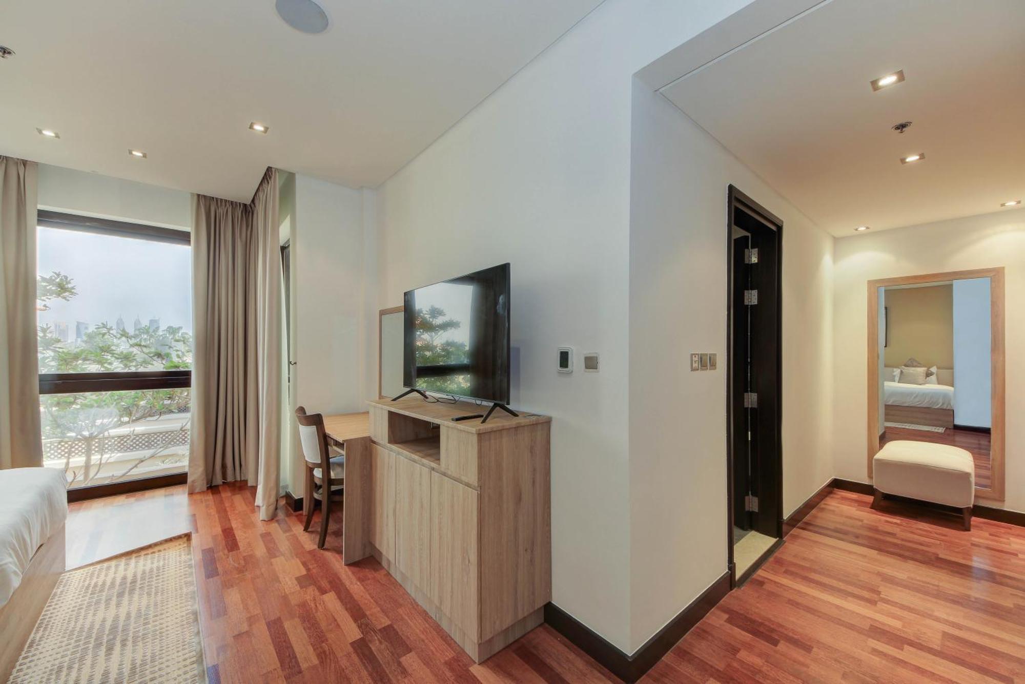 Luxe Getaways Royal Amwaj Palm Jumeirah Resort Apartment Holiday Home Дубай Екстериор снимка