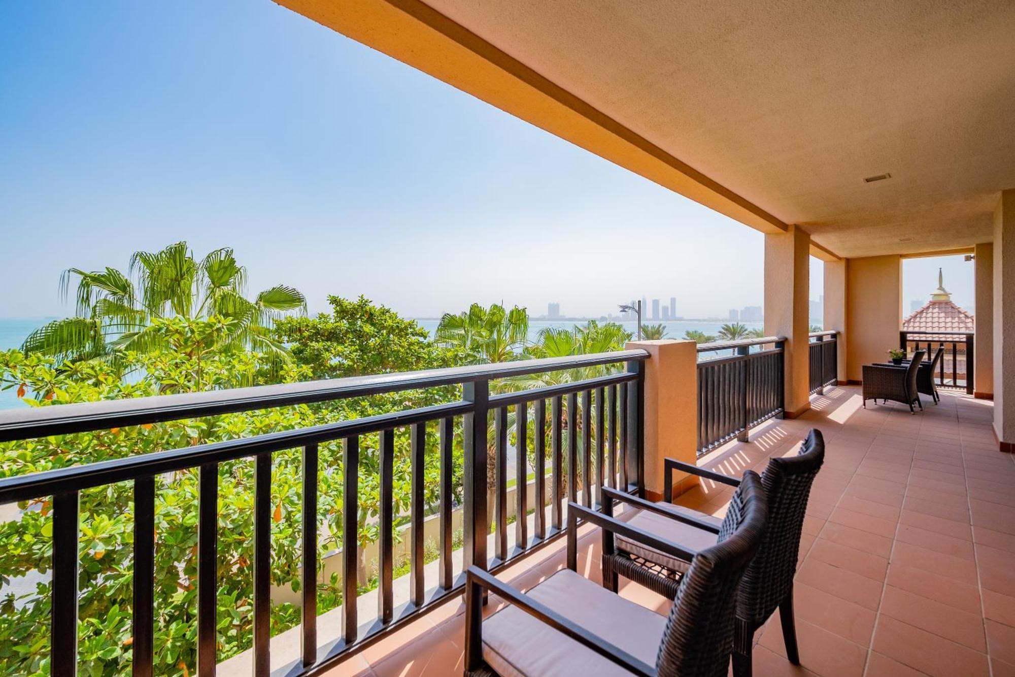 Luxe Getaways Royal Amwaj Palm Jumeirah Resort Apartment Holiday Home Дубай Екстериор снимка