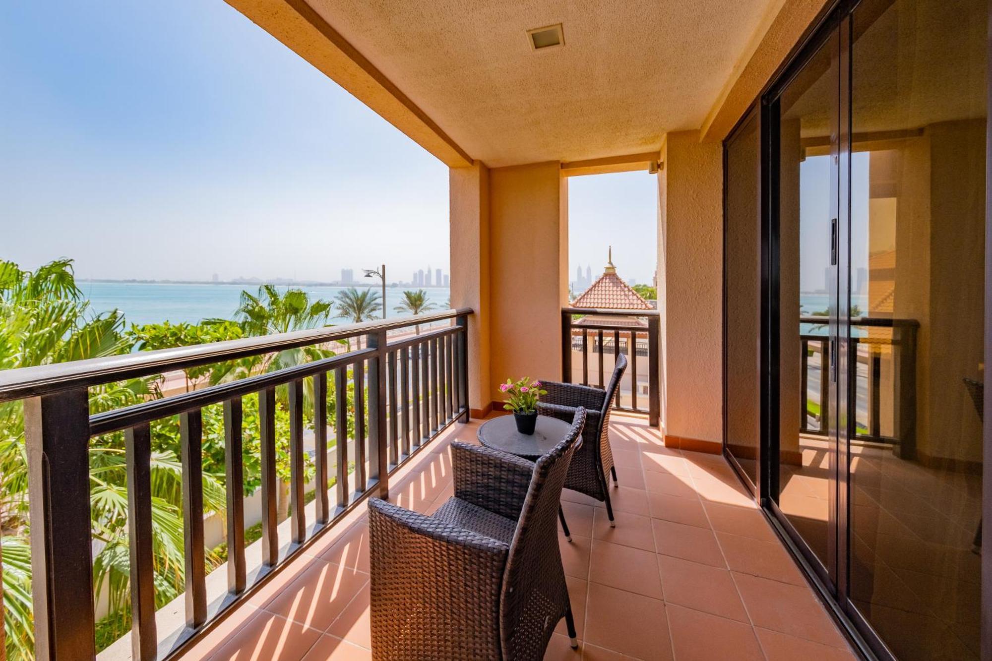 Luxe Getaways Royal Amwaj Palm Jumeirah Resort Apartment Holiday Home Дубай Екстериор снимка